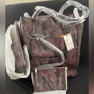 Steve Madden camo bag. Tag says BKIMMY CAMO 1SFA 1 93624 59169 3
